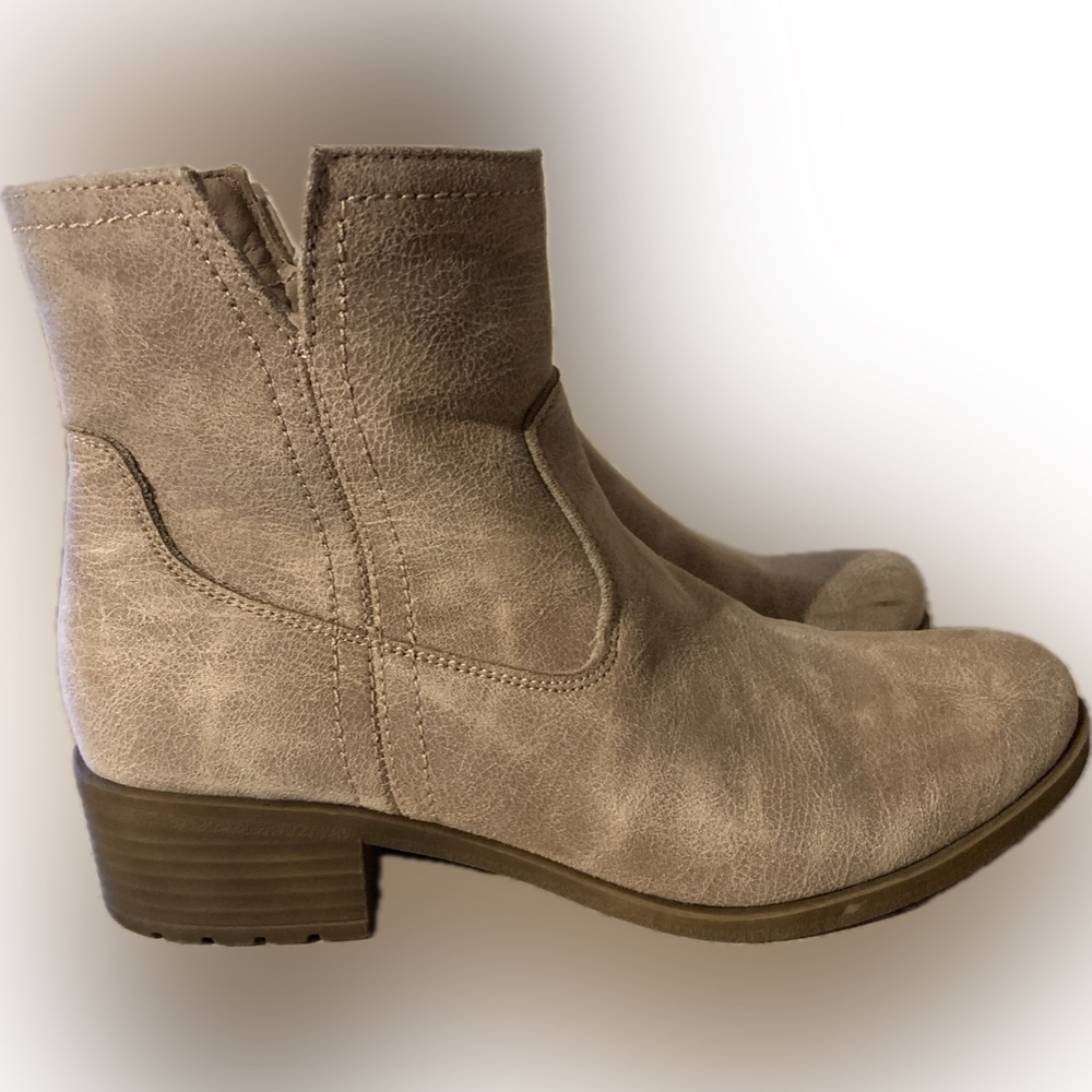 Frye and Co. Womens Estrelia Stacked Heel Booties In Sand Color size 7.5.
